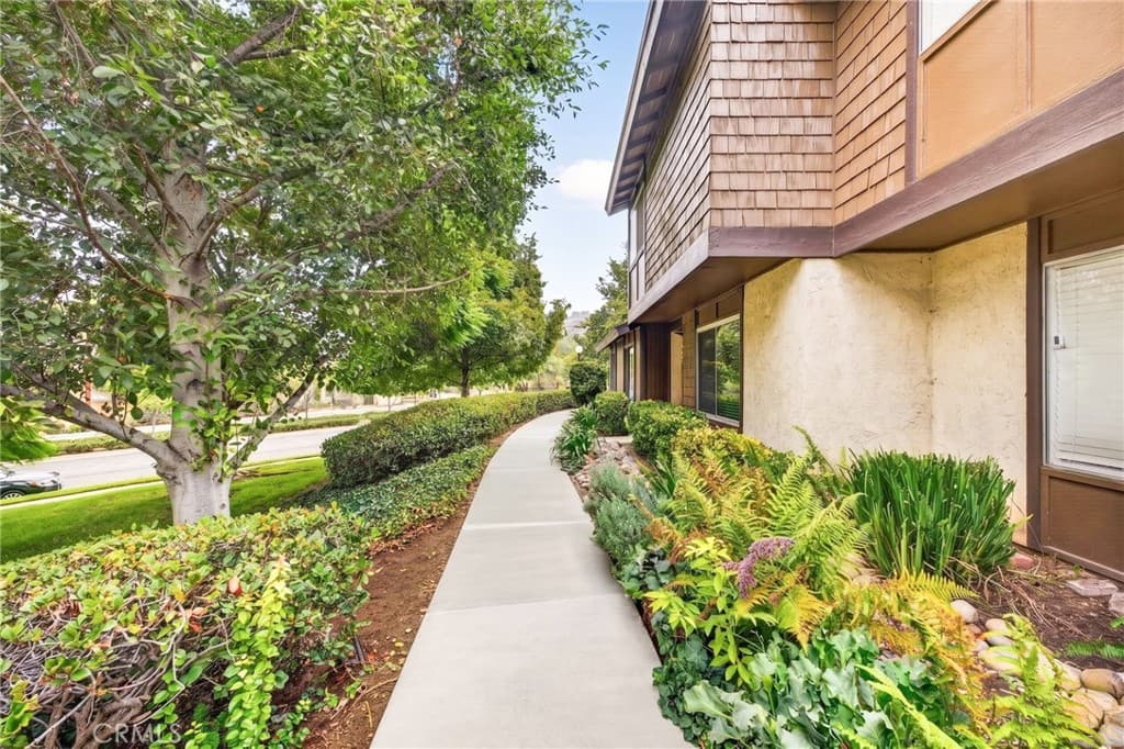 Townhouse at 1285 Tarryglen Ln, San Dimas — photo 2 of 12
