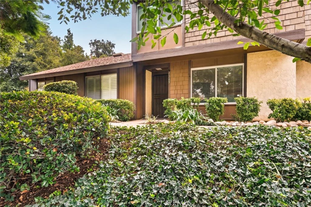Townhouse at 1285 Tarryglen Ln, San Dimas — photo 3 of 12