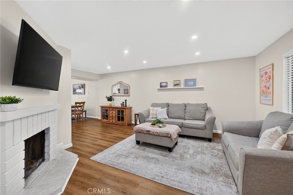Townhouse at 1285 Tarryglen Ln, San Dimas — photo 6 of 12
