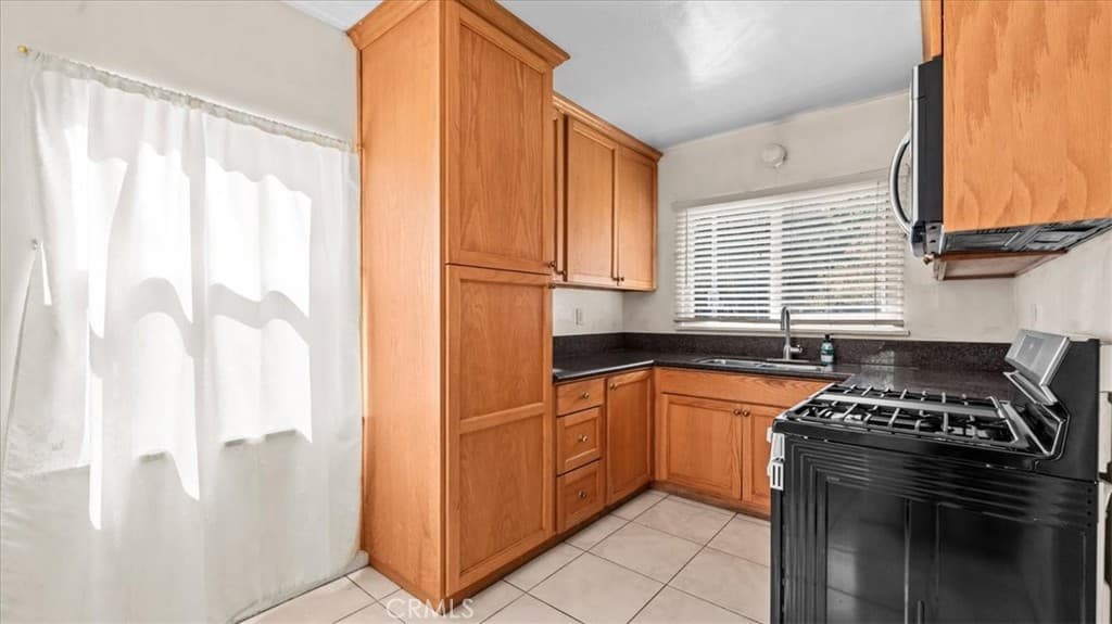 Home at 1502 N White Avenue, Pomona — photo 11 of 12