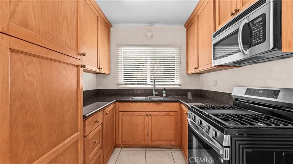 Home at 1502 N White Avenue, Pomona — photo 10 of 12
