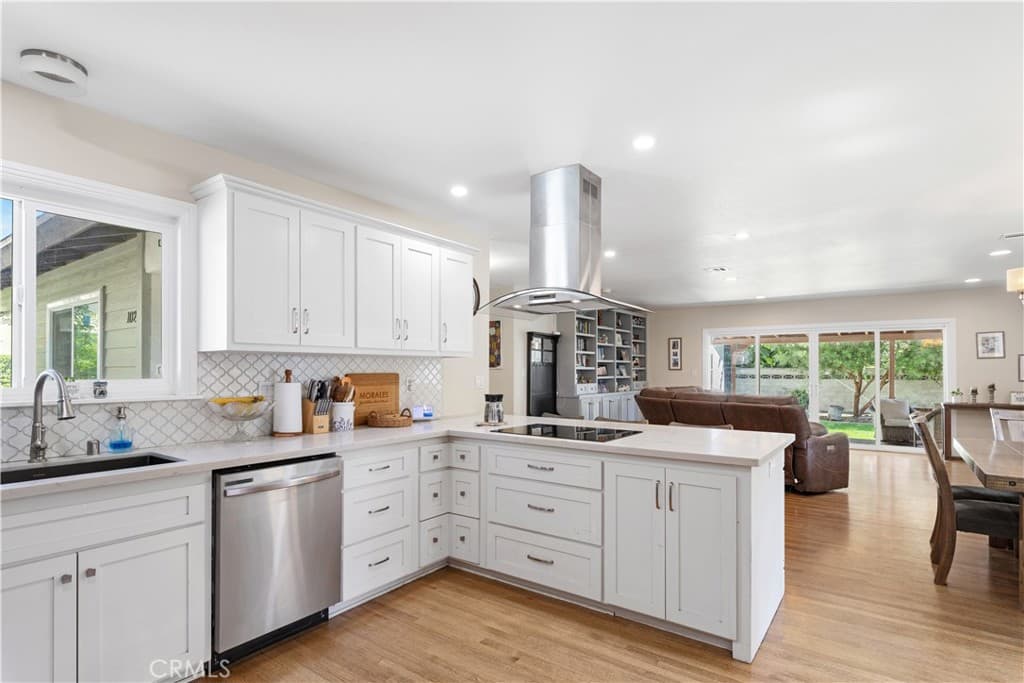Home at 102 N San Jose Drive, Glendora — photo 10 of 12