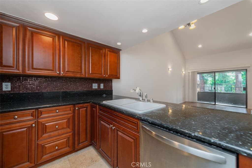 Condo at 318 S Prospectors 44, Diamond Bar — photo 6 of 12