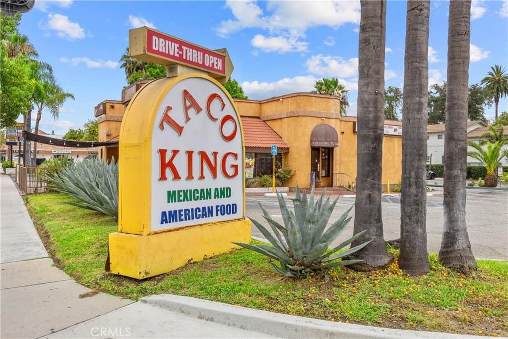 Commercial at 600 E Foothill Boulevard, Azusa — photo 1 of 12