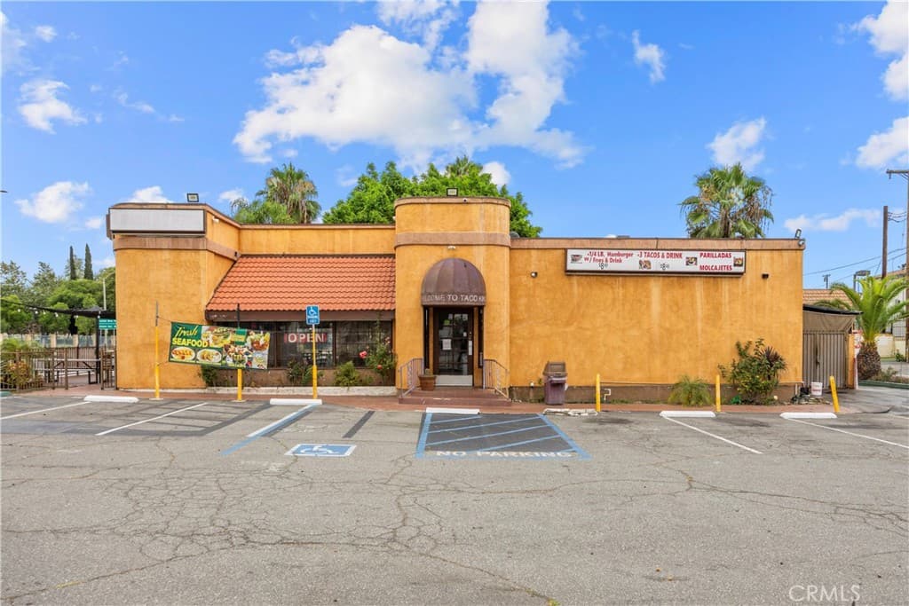 Commercial at 600 E Foothill Boulevard, Azusa — photo 4 of 12