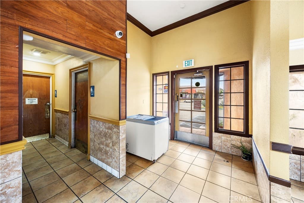 Commercial at 600 E Foothill Boulevard, Azusa — photo 7 of 12