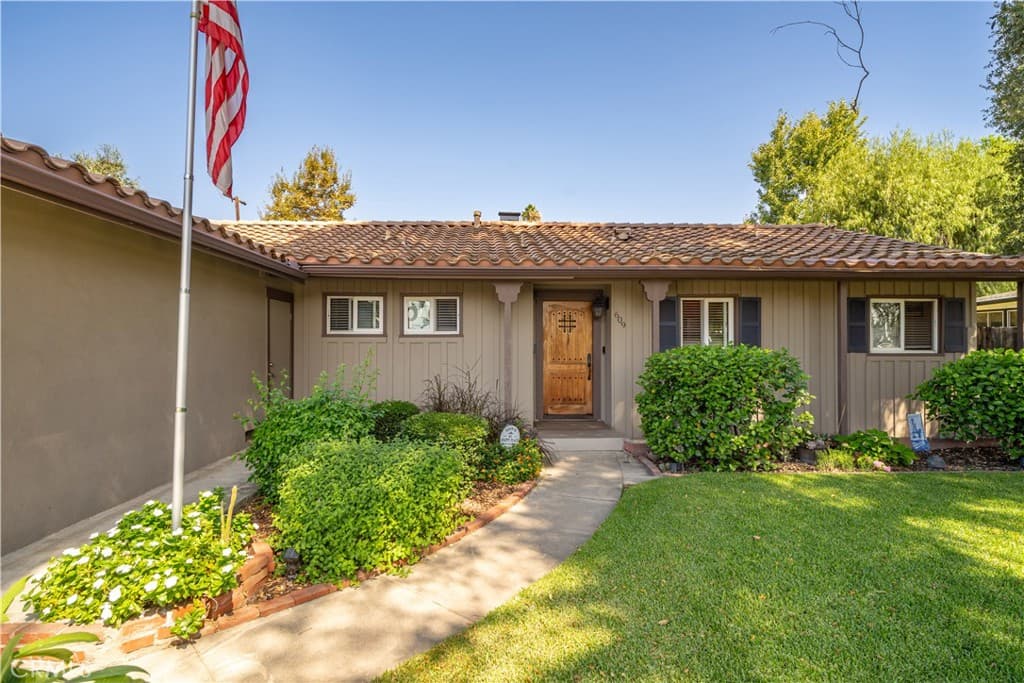 Home at 609 E Bennett Avenue, Glendora — photo 2 of 12