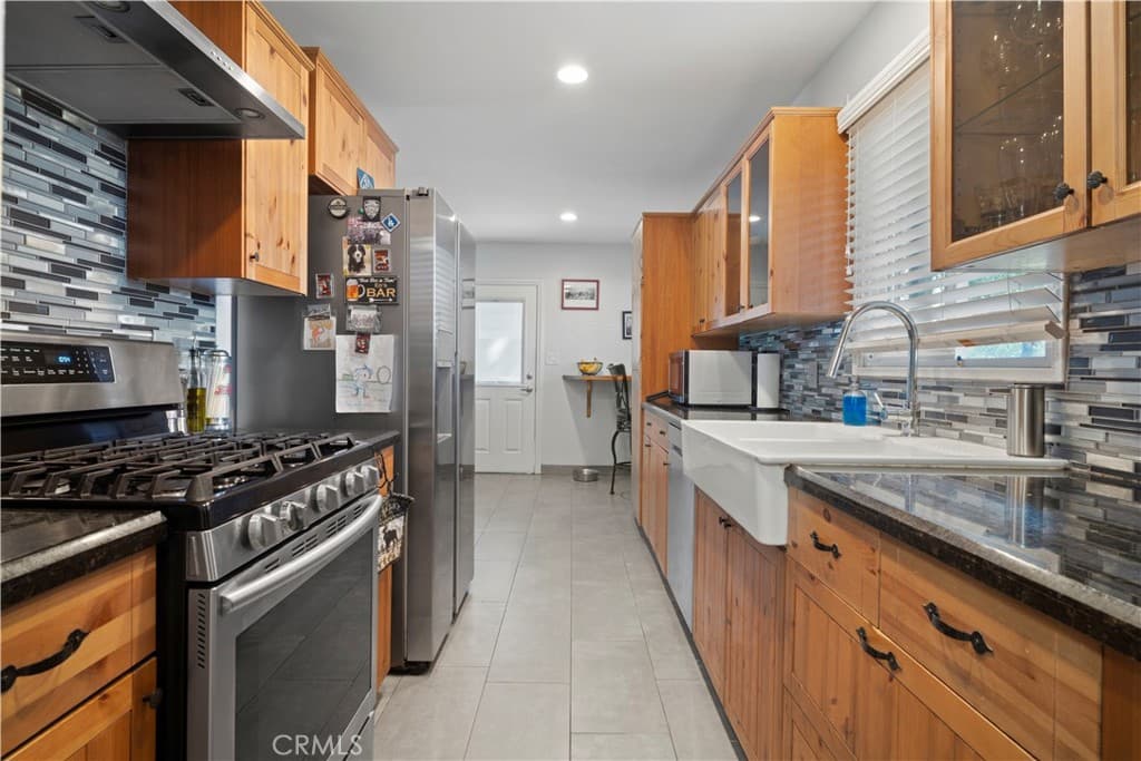 Home at 609 E Bennett Avenue, Glendora — photo 11 of 12