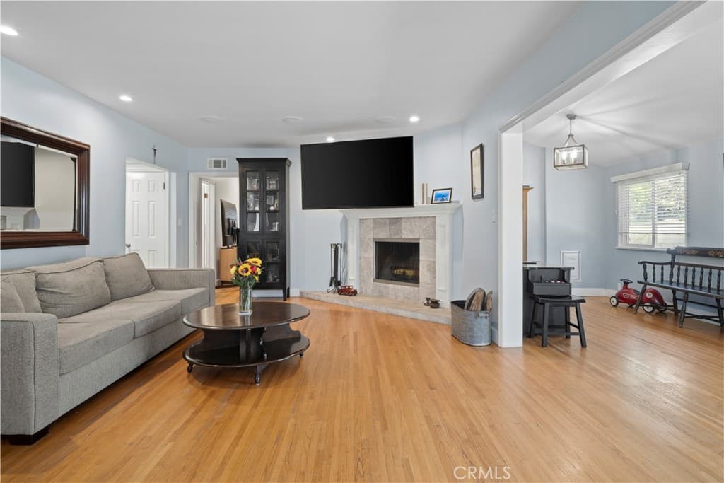 Home at 609 E Bennett Avenue, Glendora — photo 3 of 12