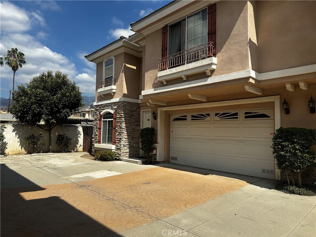 Townhouse at 421 El Dorado St Unit #B, Arcadia — photo 2 of 12