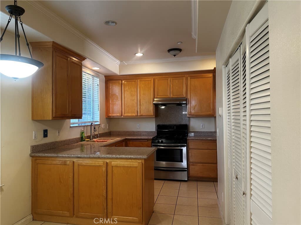 Townhouse at 421 El Dorado St Unit #B, Arcadia — photo 7 of 12