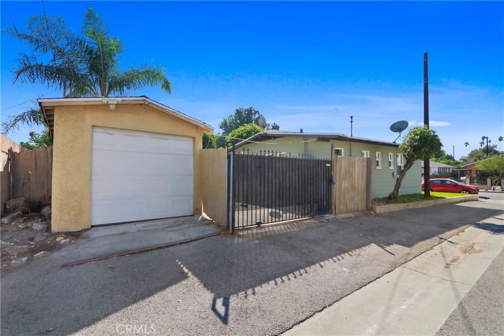 Home at 523 Randolph Street, Pomona — photo 3 of 12