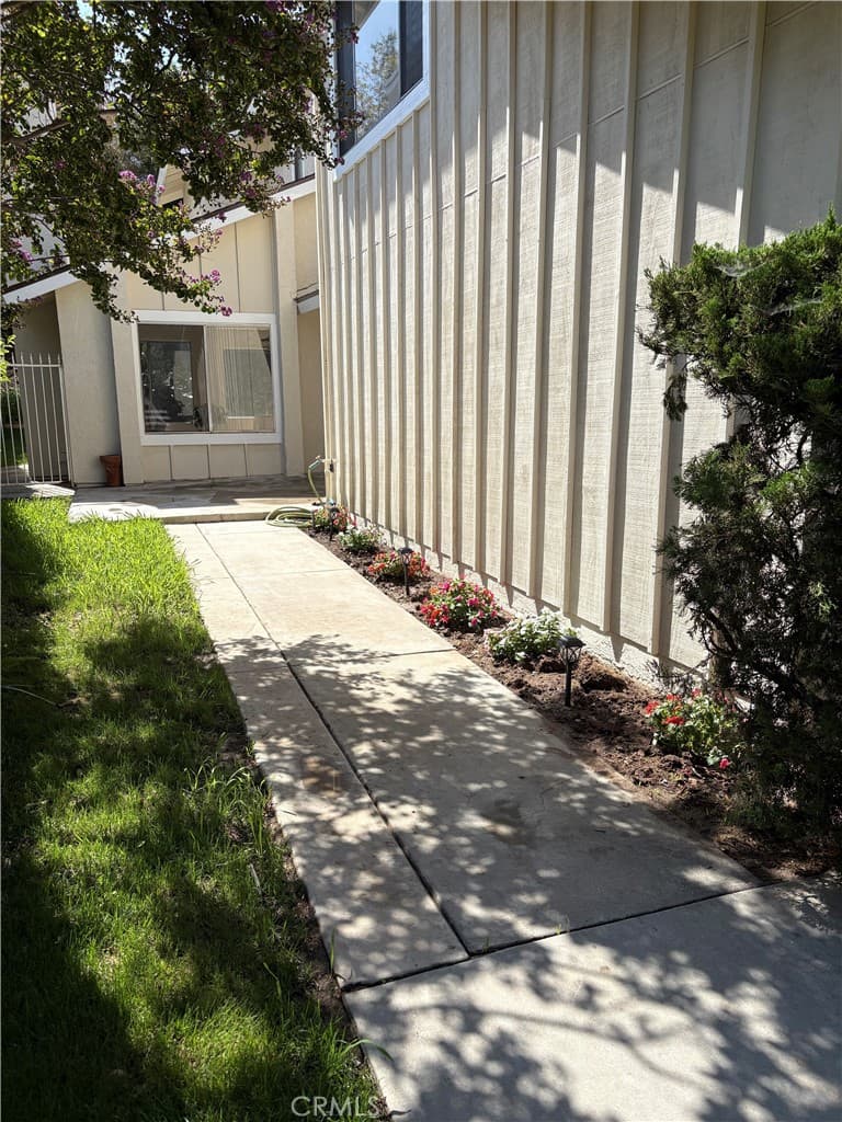 Home at 310 Sun Rose Street, La Verne — photo 3 of 12