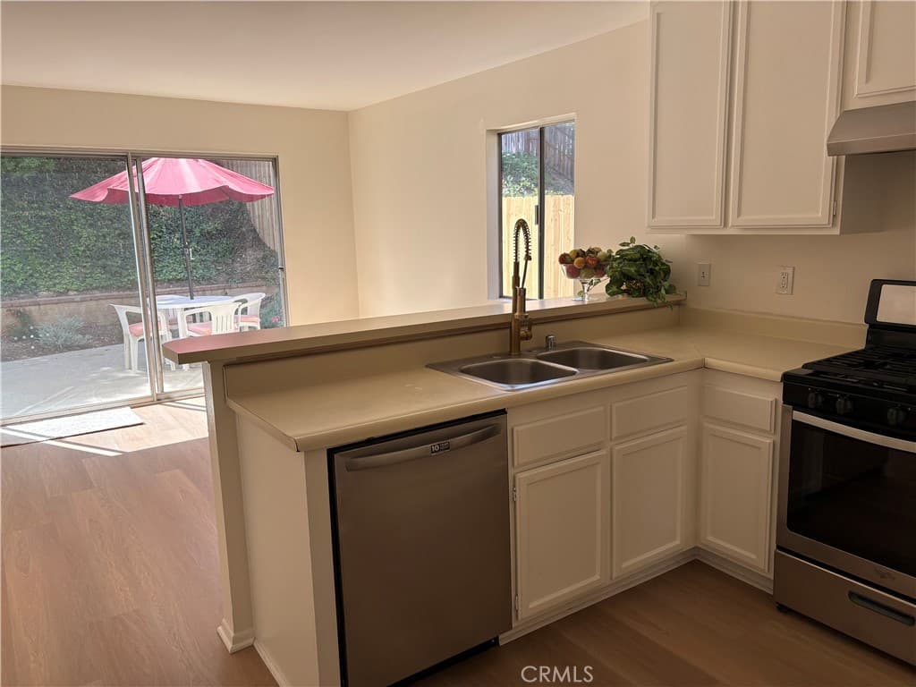 Home at 310 Sun Rose Street, La Verne — photo 6 of 12