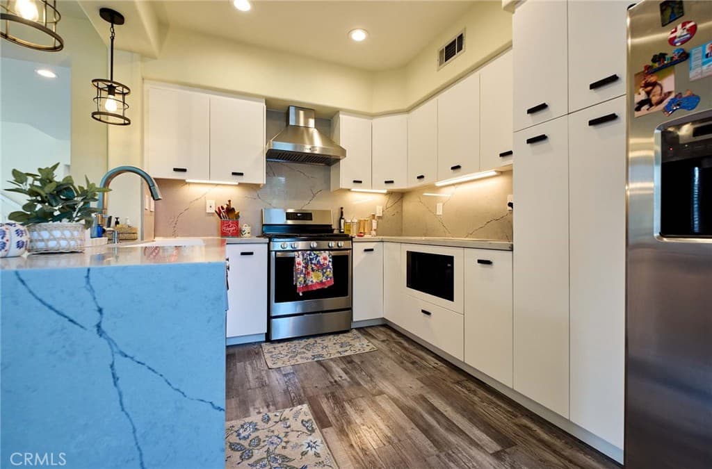 Home at 2080 New Haven, Claremont — photo 8 of 12
