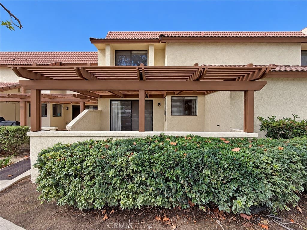 Condo at 818 Lancaster, Claremont — photo 2 of 12
