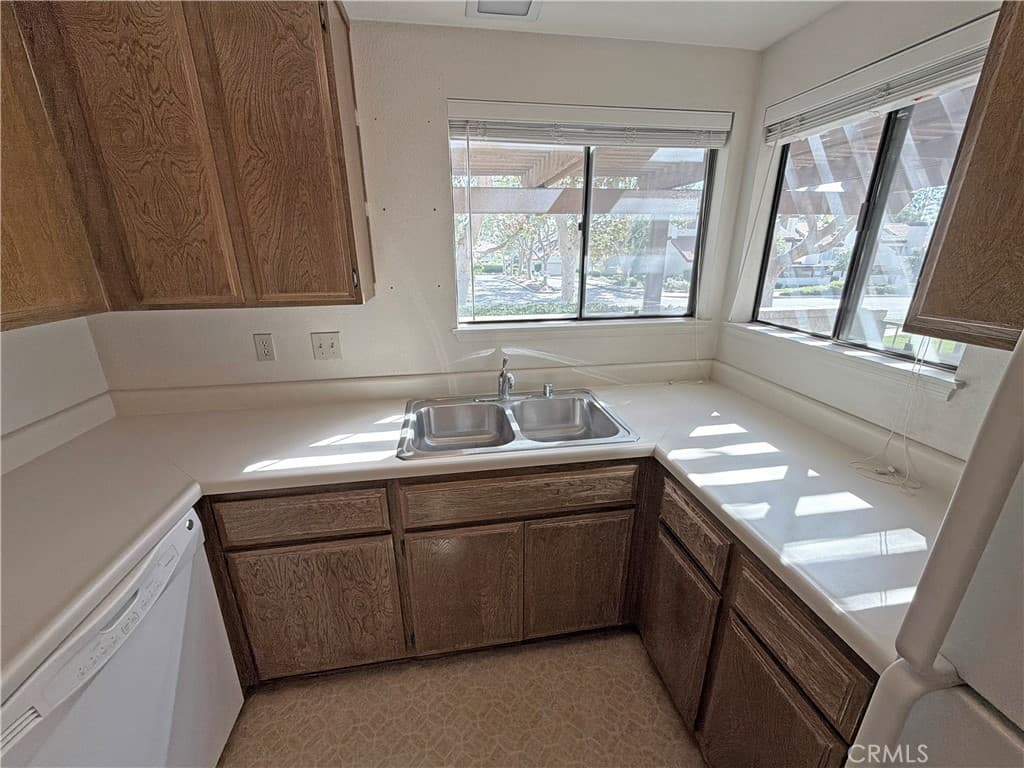 Condo at 818 Lancaster, Claremont — photo 11 of 12
