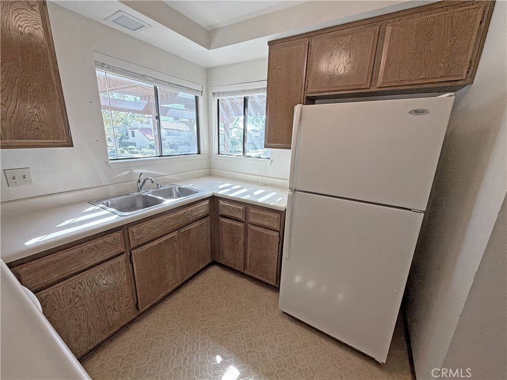 Condo at 818 Lancaster, Claremont — photo 9 of 12