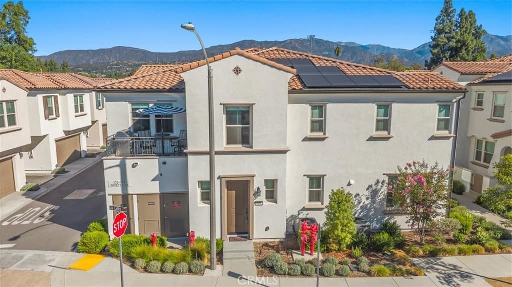 Townhouse at 102 Fayette Court, Claremont — photo 1 of 12