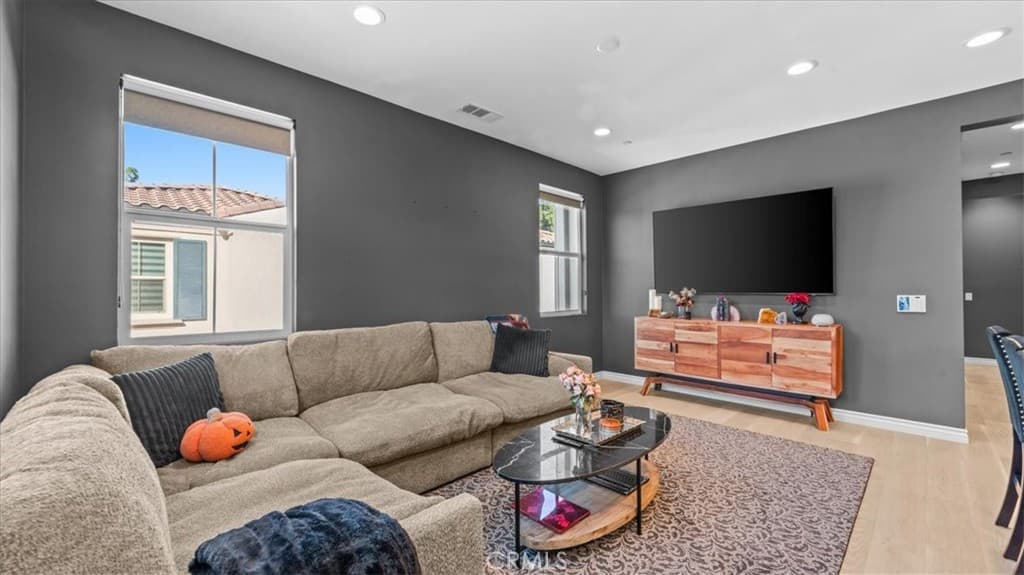 Townhouse at 102 Fayette Court, Claremont — photo 7 of 12