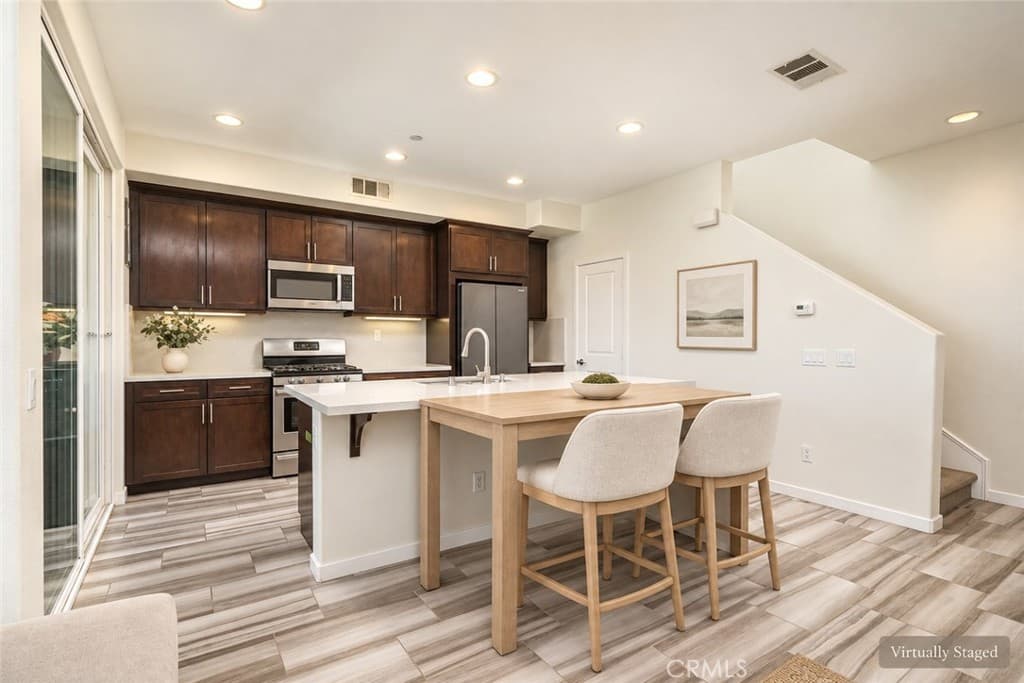Townhouse at 709 S Azusa Avenue B, Azusa — photo 4 of 12