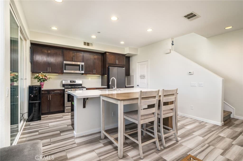 Townhouse at 709 S Azusa Avenue B, Azusa — photo 5 of 12