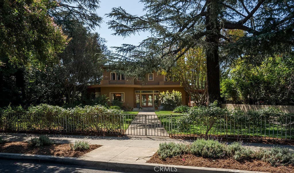 Home at 418 E Jefferson, Pomona — photo 2 of 12