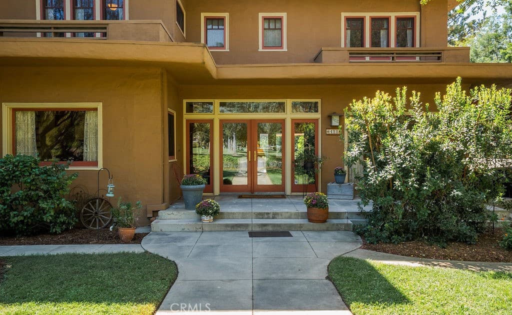 Home at 418 E Jefferson, Pomona — photo 4 of 12