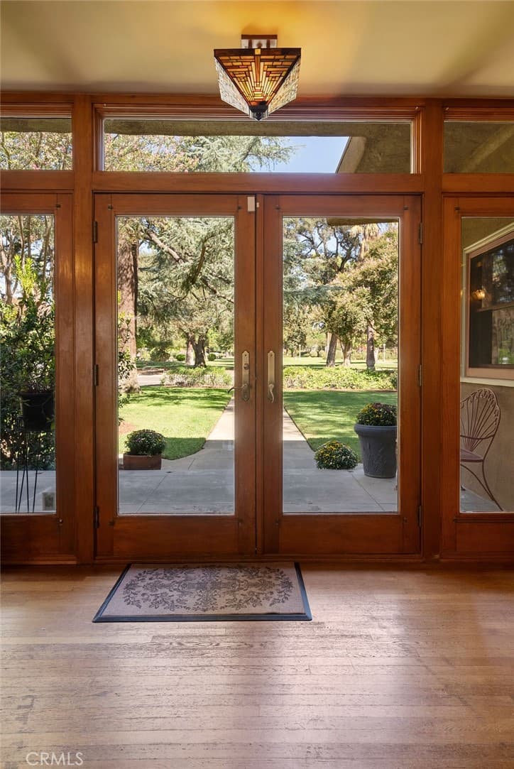 Home at 418 E Jefferson, Pomona — photo 6 of 12