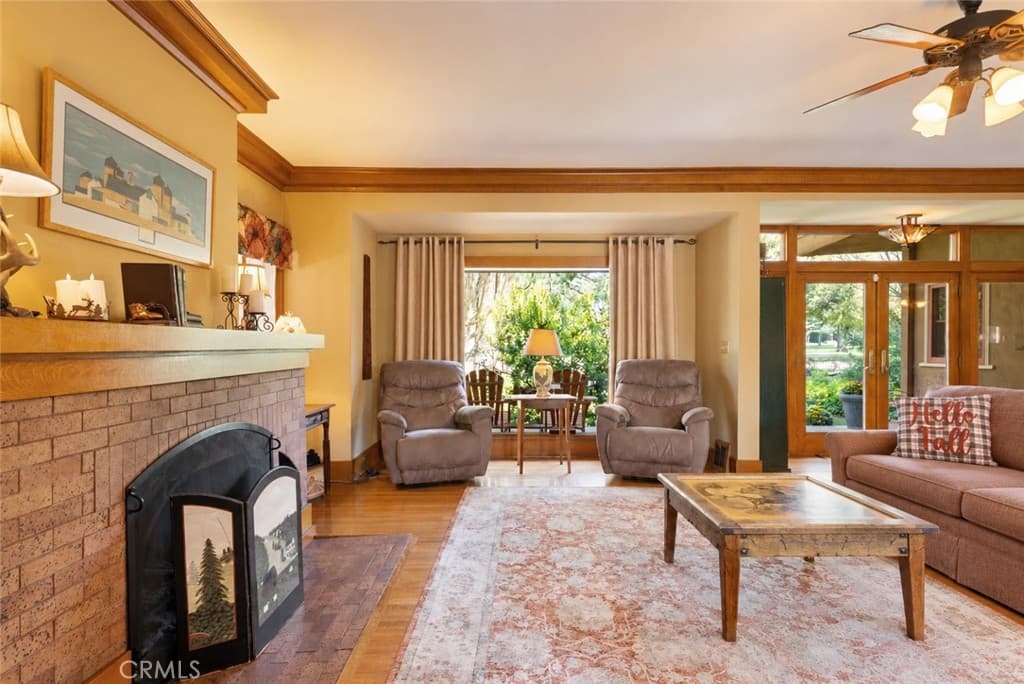 Home at 418 E Jefferson, Pomona — photo 9 of 12