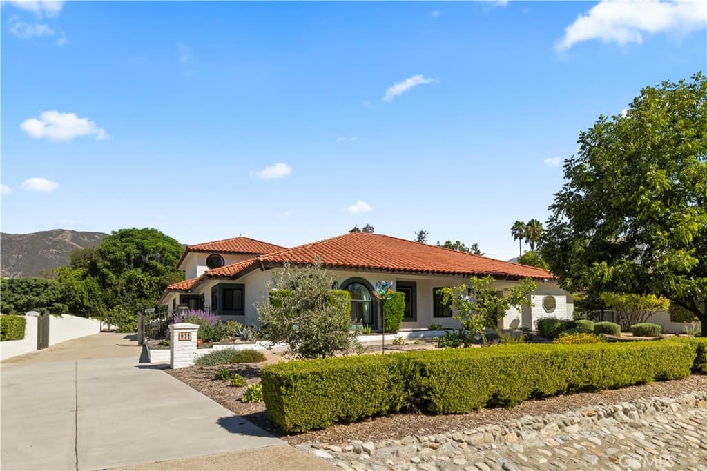 Home at 831 Pomello, Claremont — photo 10 of 12