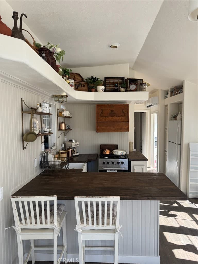 Home at 24210 E East Fork Road 19, Azusa — photo 4 of 8