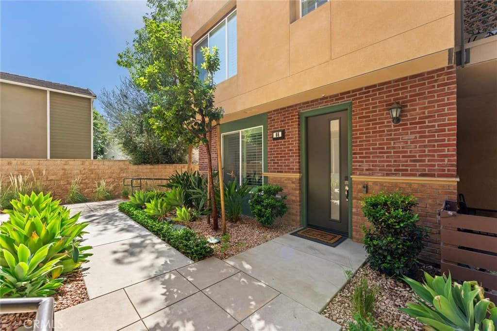 Condo at 422 W Route 66 66, Glendora — photo 3 of 12