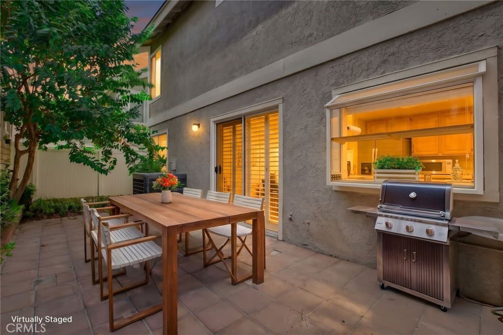 Townhouse at 978 Carson Court, San Dimas — photo 2 of 12