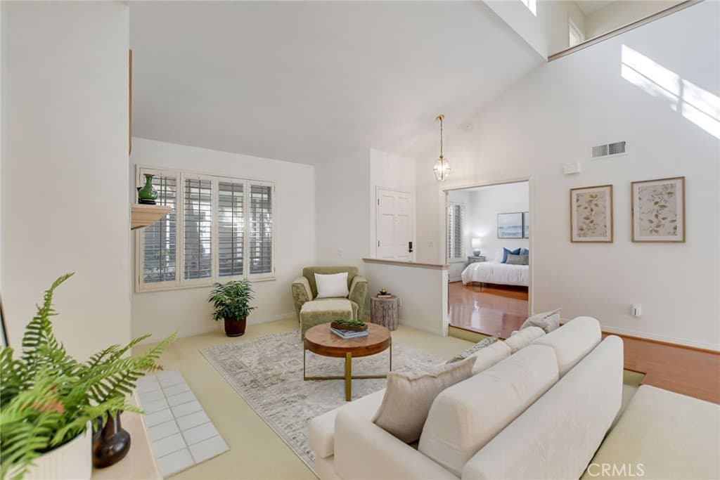 Townhouse at 978 Carson Court, San Dimas — photo 11 of 12