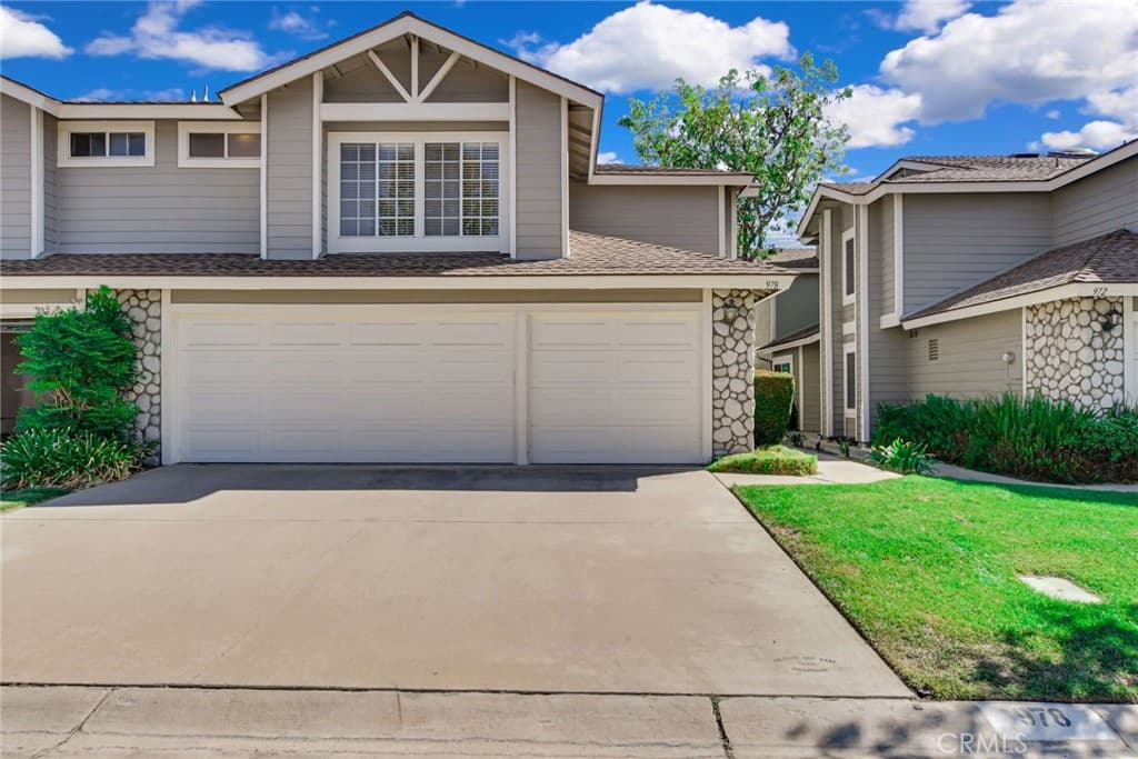 Townhouse at 978 Carson Court, San Dimas — photo 5 of 12