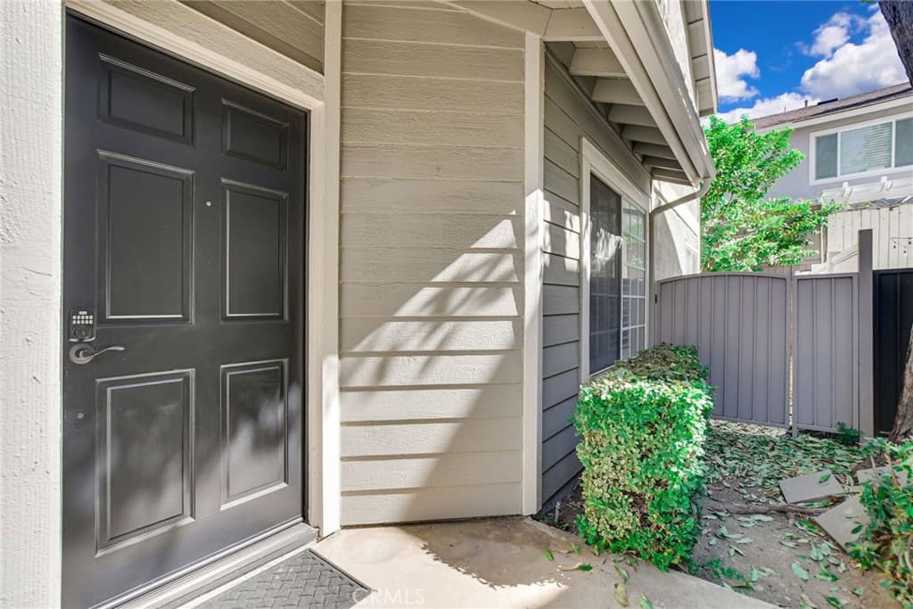 Townhouse at 978 Carson Court, San Dimas — photo 6 of 12