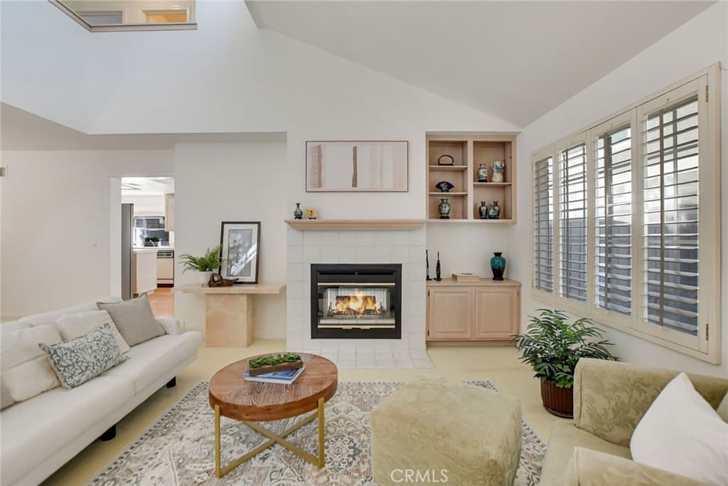 Townhouse at 978 Carson Court, San Dimas — photo 8 of 12
