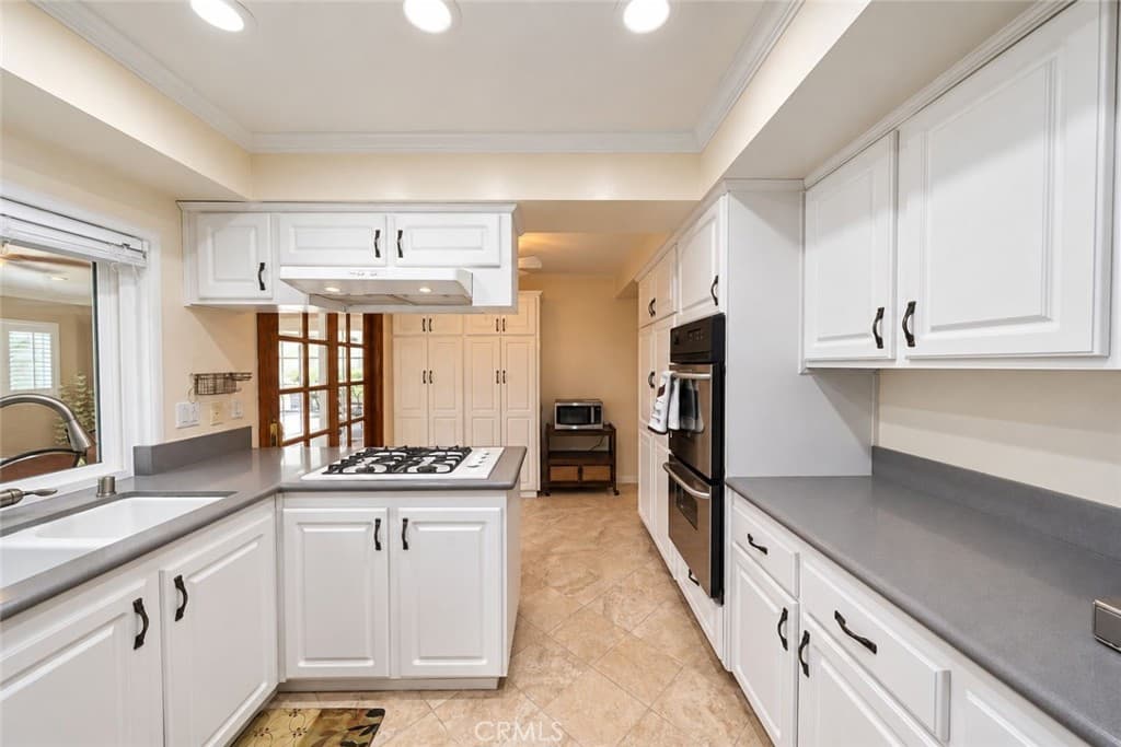 Home at 269 Mountain Crest Road, Duarte — photo 9 of 12