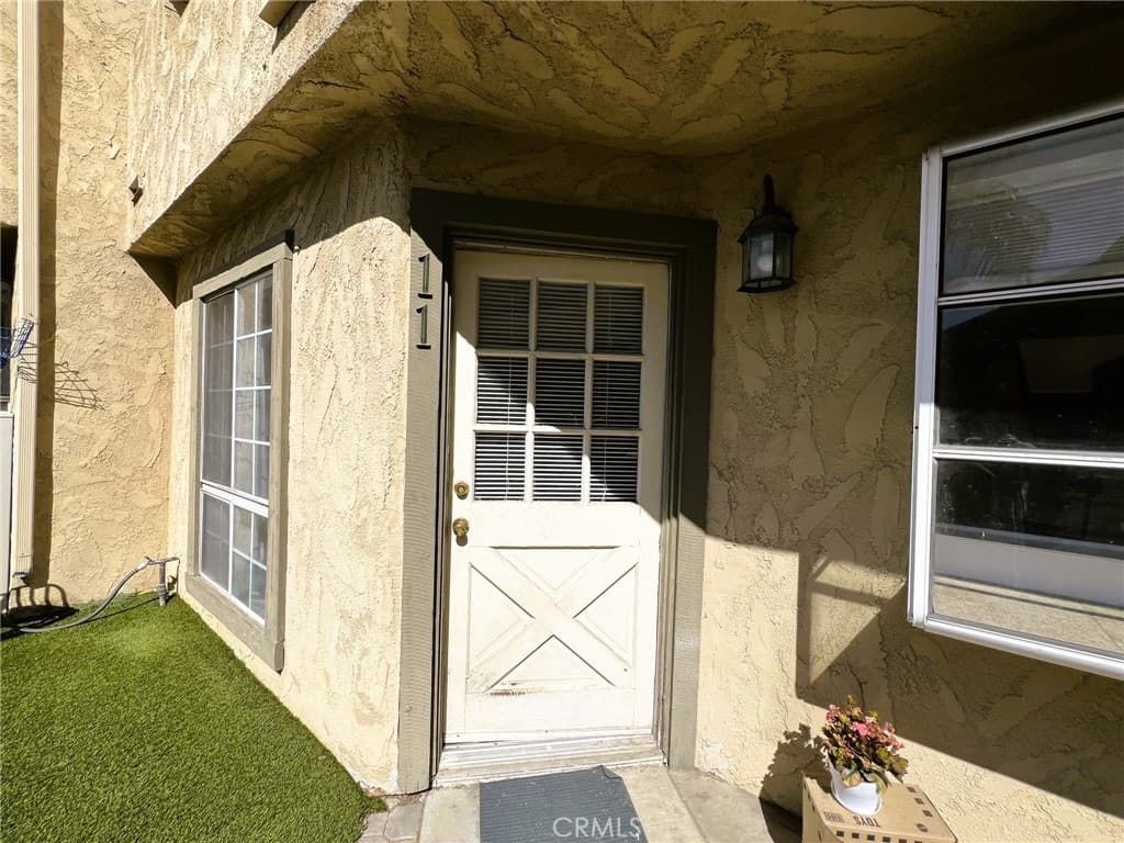 Condo at 181 W La Verne Avenue 11, Pomona — photo 2 of 12