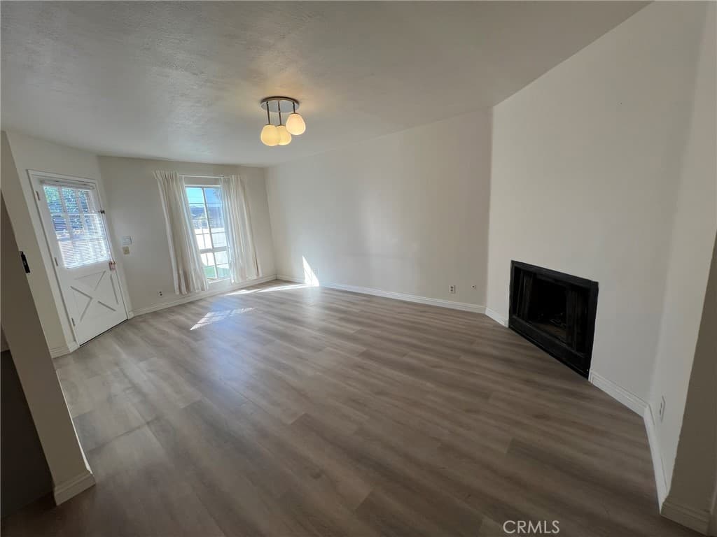 Condo at 181 W La Verne Avenue 11, Pomona — photo 4 of 12