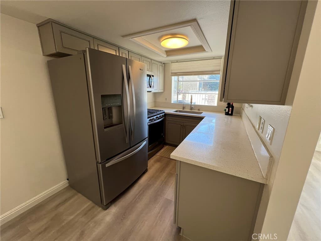 Condo at 181 W La Verne Avenue 11, Pomona — photo 6 of 12