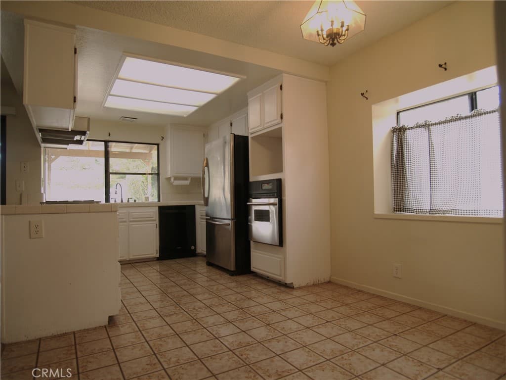 Home at 110 Horseshoe Circle, West Covina — photo 6 of 12