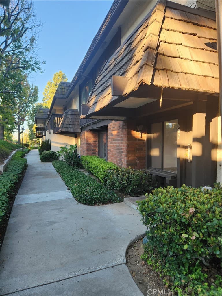 Townhouse at 607 Briarwood, San Dimas — photo 1 of 12