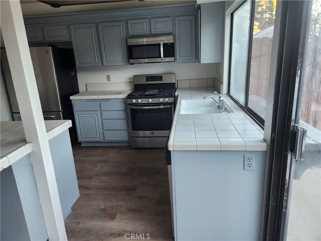 Townhouse at 607 Briarwood, San Dimas — photo 11 of 12