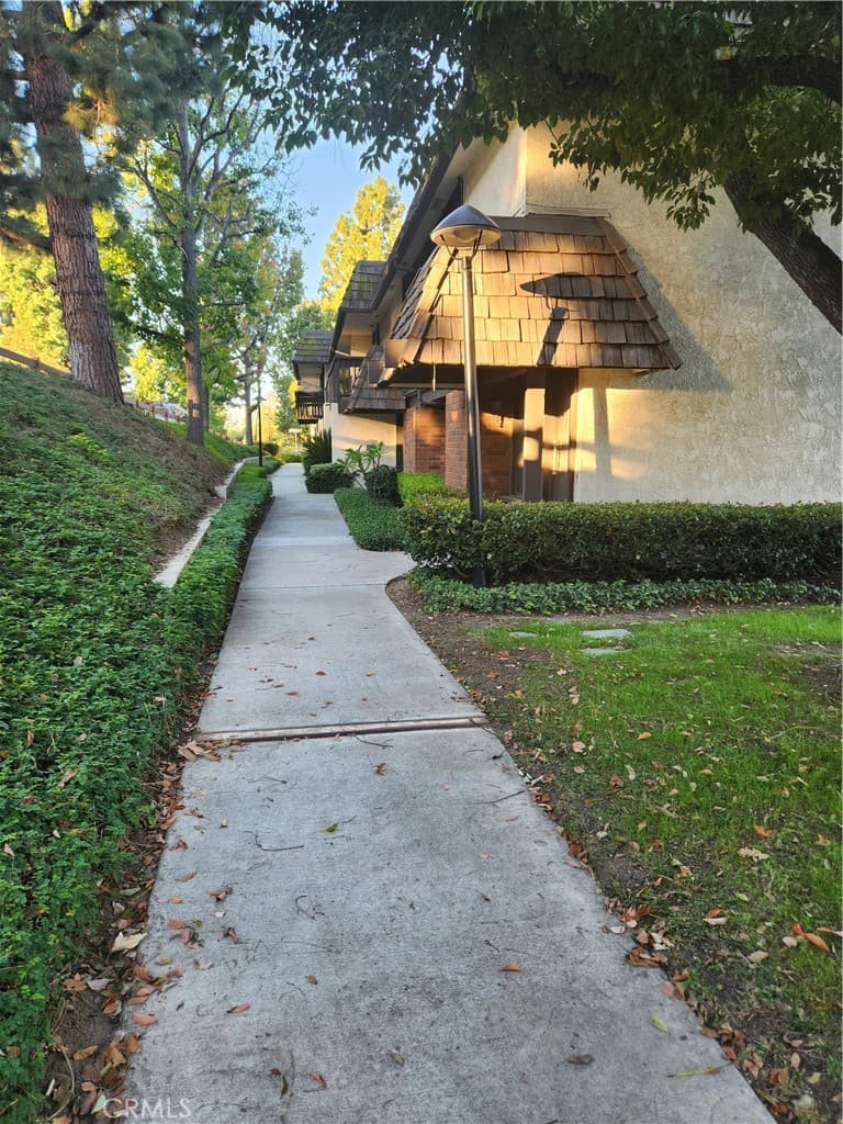 Townhouse at 607 Briarwood, San Dimas — photo 4 of 12