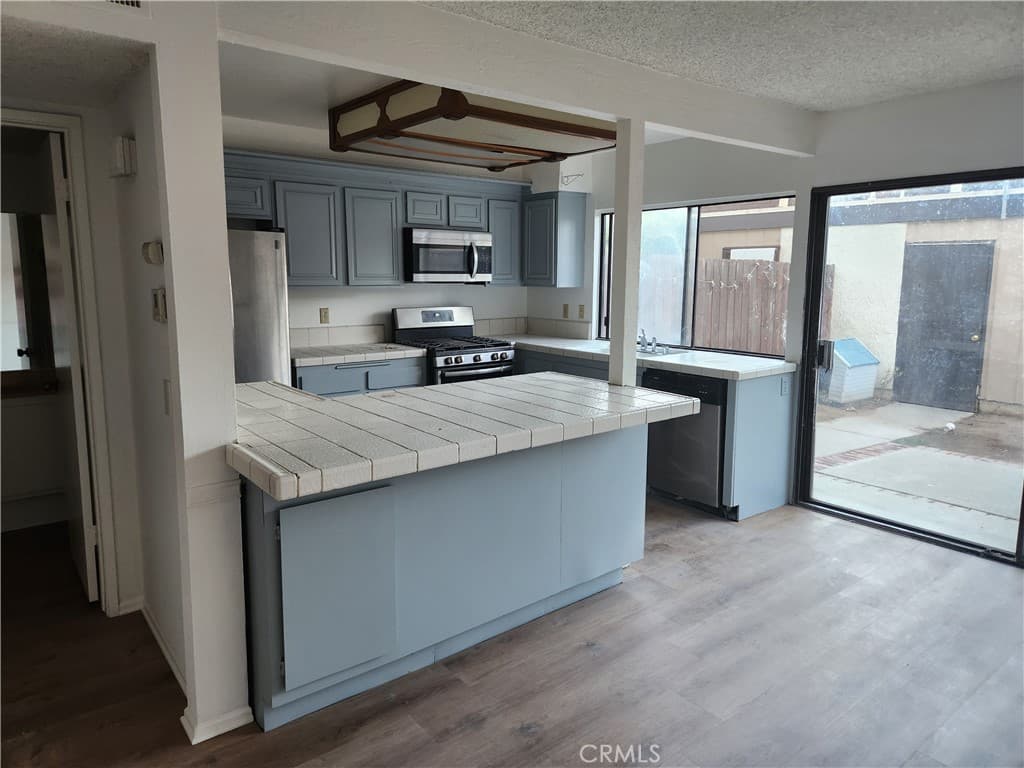 Townhouse at 607 Briarwood, San Dimas — photo 8 of 12