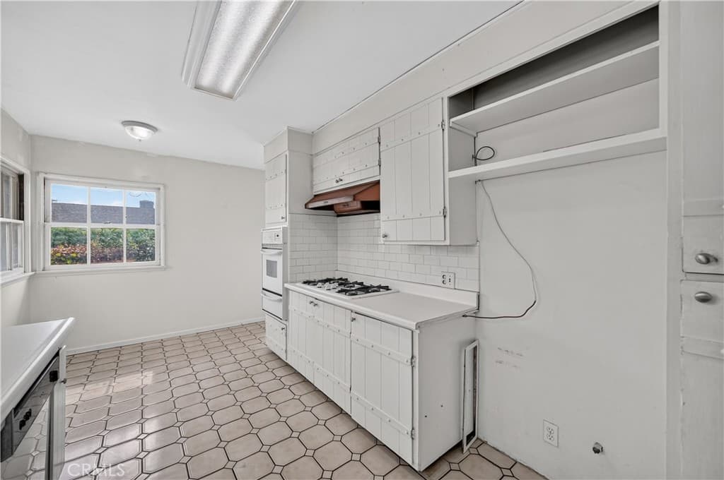 Home at 238 E Reed Street, Covina — photo 10 of 12