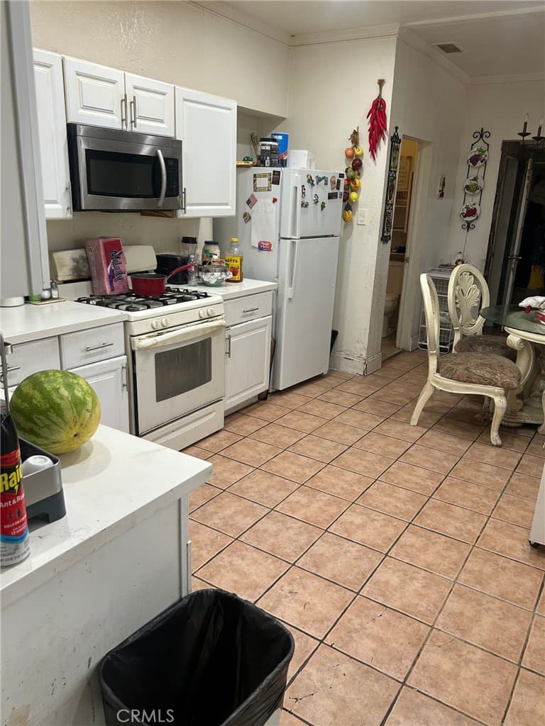 Home at 243 San Francisco, Pomona — photo 9 of 12