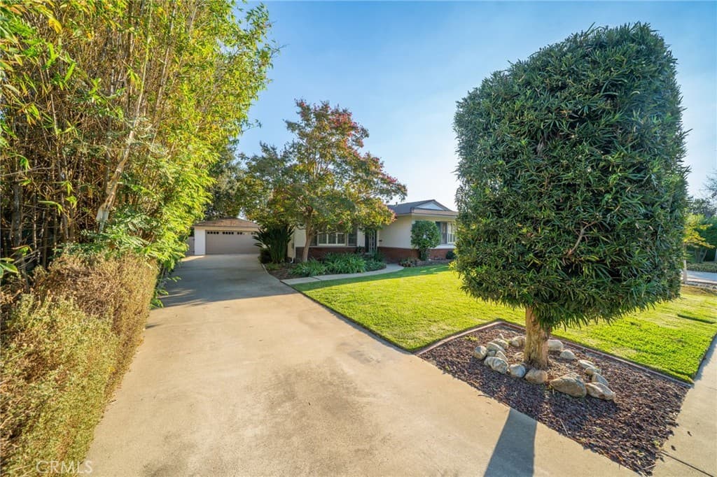 Home at 226 E Villanova, Claremont — photo 4 of 12
